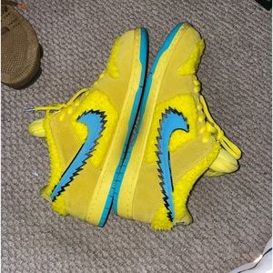 WORN LIGHTLY GRATEFUL DEAD NIKE DUNKS.